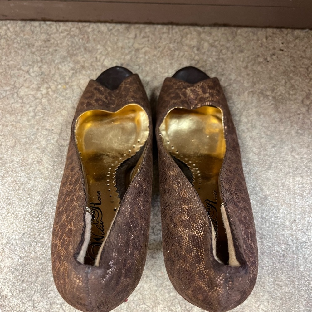 Chic Brown Patterned Peep-Toe Heels - image 3